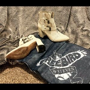 Freebirds by Steven White Snake Joey